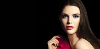 HILARY RHODA WEARS PRABAL GURUNG