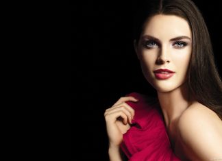 HILARY RHODA WEARS PRABAL GURUNG